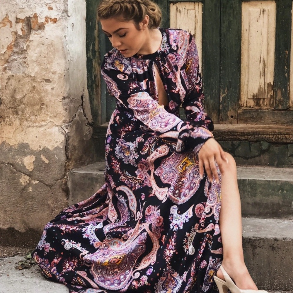 NWT BOHO  Express Long Sleeve Keyhole Tie & Open Back Paisley  Maxi Fall Dress